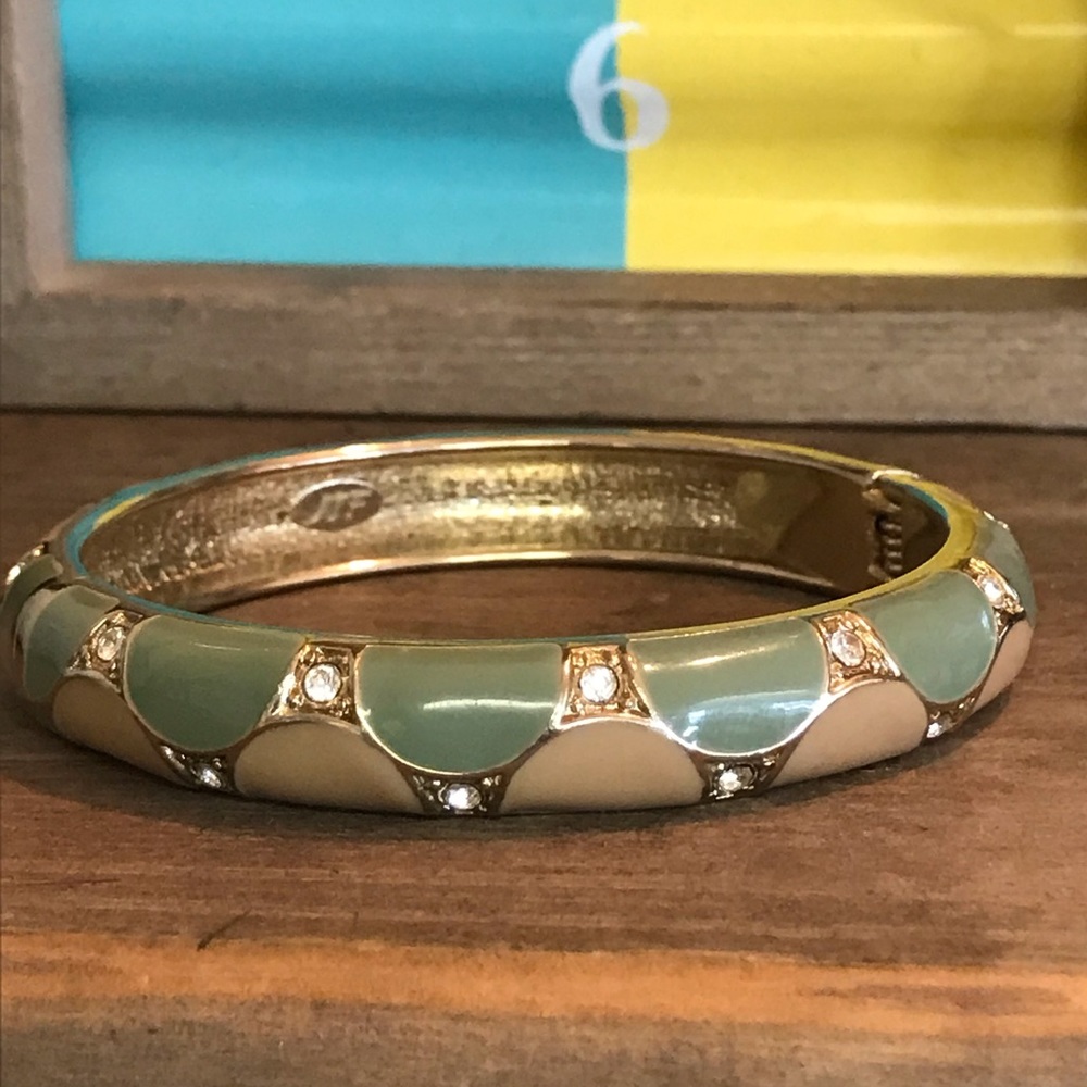 JTF hinged bracelet